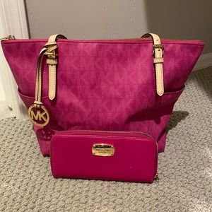 Medium size pink Michael kors tote